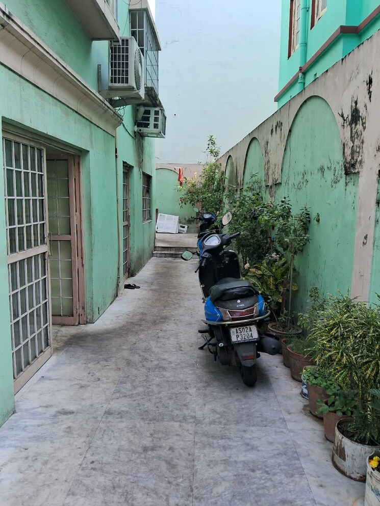  Parking, hazra road 6+ Bedroom 4800 Sq.Ft. Villa In Hazra Road Kolkata 8070373