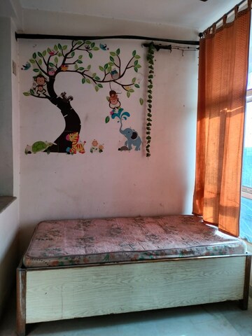 Bedroom in 2 BHK Builder Floor at Penta Homes, Vip Road – for Rent