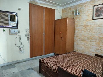 Bedroom in 2 BHK Builder Floor at Penta Homes, Vip Road – for Rent
