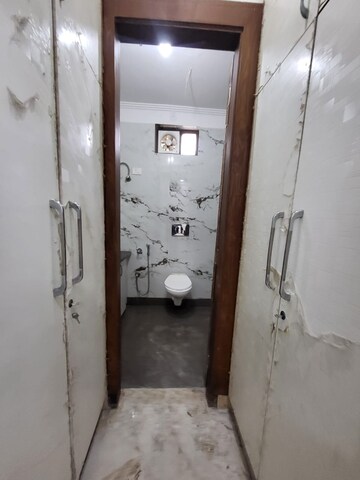 Building Lobby in 3 BHK Builder Floor at Ashoka Enclave – for Sale