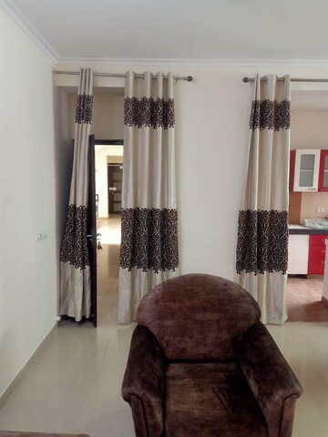 Living Room in 3 BHK Apartment at Gomti Nagar – for Rent