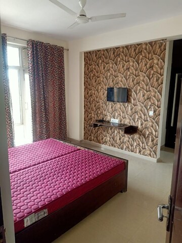 Bedroom in 3 BHK Apartment at Gomti Nagar – for Rent