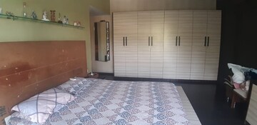 Room in 5 BHK Apartment at Amar Renaissance, Ghorpadi – for Sale