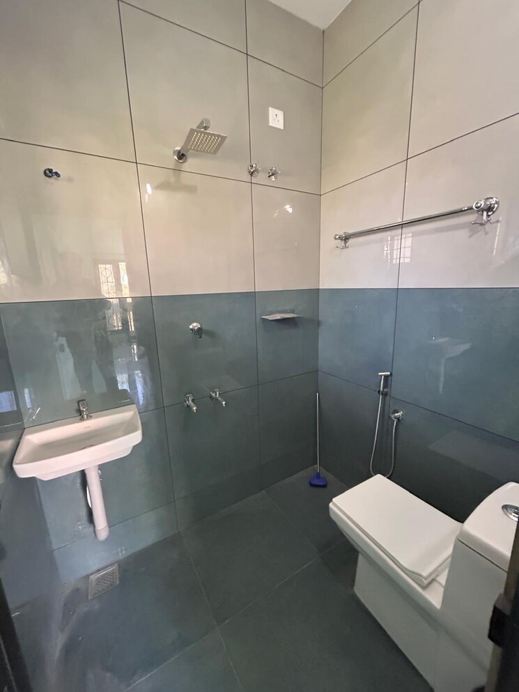 Bathroom, punkunnam 2 Bedroom 935 Sq.Ft. Apartment In Punkunnam Thrissur 8070455