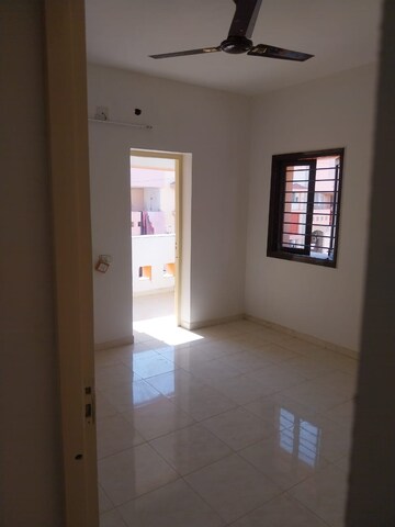 Room in 4 BHK Penthouse at Vastrapur – for Rent