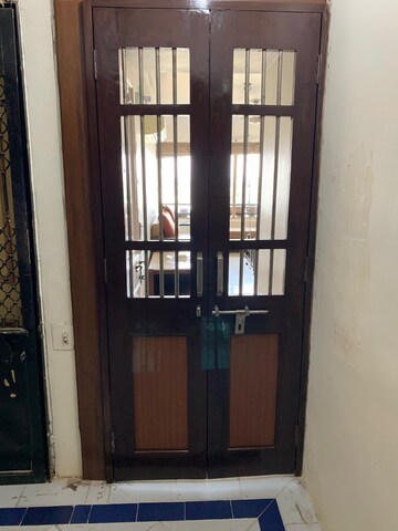 Room in 4 BHK Penthouse at Vastrapur – for Rent