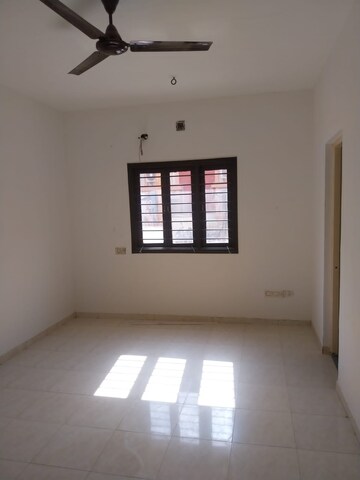 Room in 3 BHK Villa at Thaltej – for Rent