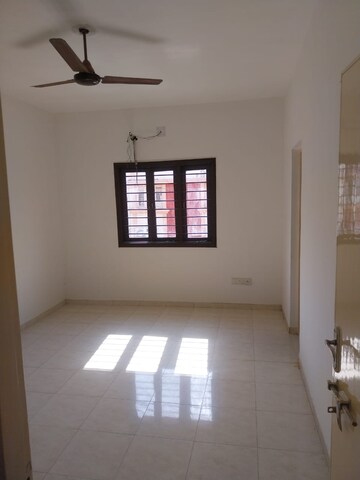 Room in 3 BHK Villa at Thaltej – for Rent