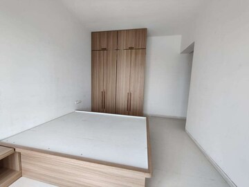 Room in 1 BHK Apartment at Bhoomi Park, Malad West – for Rent