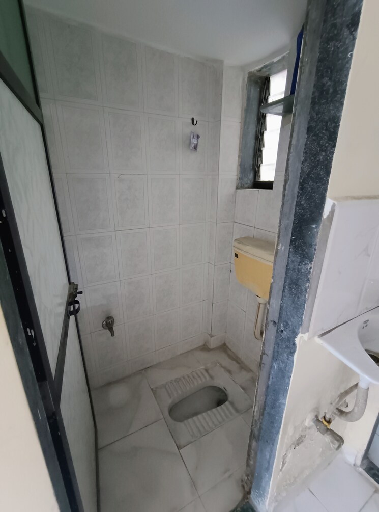 Bathroom, kopar khairane 1 RK 350 Sq.Ft. Apartment In Kopar Khairane Navi Mumbai 8070515