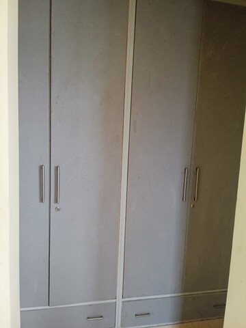 Furnished Amenities in 2 BHK Apartment at Unitech Uniworld Gardens 2, Sector 47 – for Rent