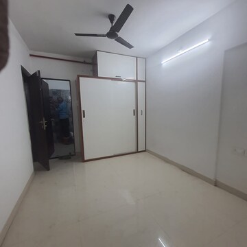 Room in 2 BHK Apartment at Hirani Samruddhi Elegance, Kurla East – for Rent
