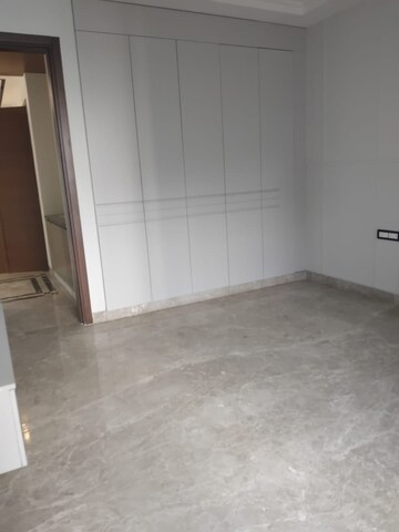 Room in 4 BHK Builder Floor at Sector 57 – for Rent