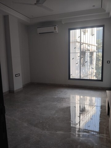 Room in 4 BHK Builder Floor at Sector 57 – for Rent