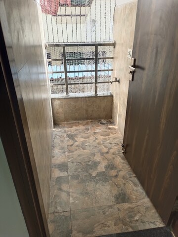 Balcony in 1 BHK Builder Floor at Ansal Sushant Lok I, Sector 43 – for Rent