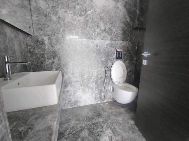 Bathroom, raheja-imperia 4 Bedroom 1940 Sq.Ft. Apartment In Worli Mumbai 8070606