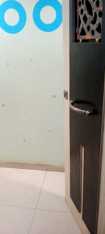Furnished Amenities in 2 BHK Apartment at Takshila CHS, Andheri East – for Rent