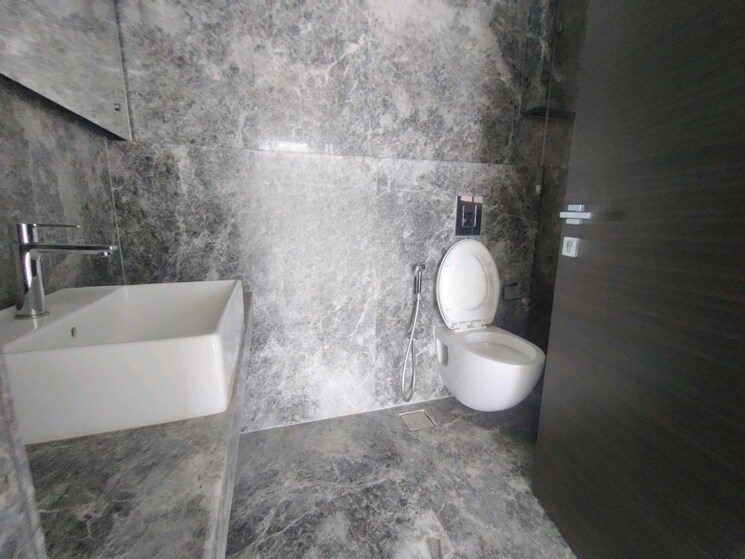 Bathroom, raheja-imperia 4 Bedroom 1940 Sq.Ft. Apartment In Worli Mumbai 8070655
