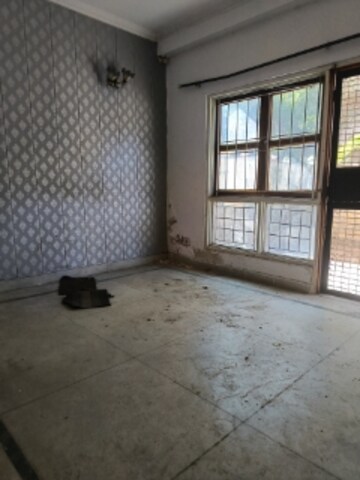 Room in 3 BHK Builder Floor at Uppal Southend, Sector 49 – for Sale