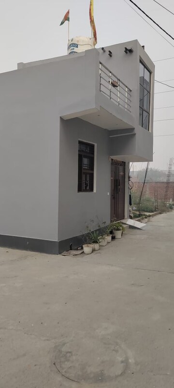 Room in 3 BHK Villa at Samtal Vihar Apartments, Lal Kuan – for Sale