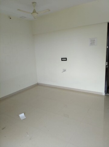 Room in 1 BHK Apartment at Silicon Park, Malad West – for Rent