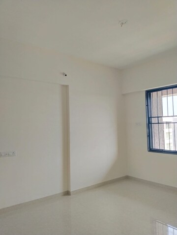 Room in 2 BHK Apartment at Kohinoor Viva City, Dhanori – for Sale