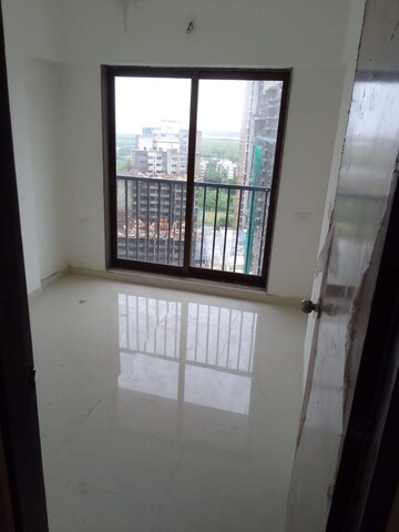 Room in 1 BHK Apartment at Parinee Essence, Kandivali West – for Rent