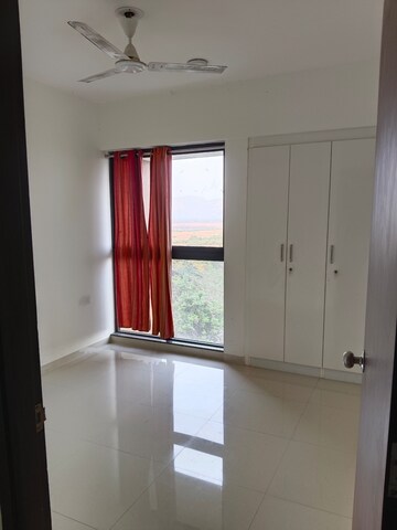 Room in 2 BHK Apartment at Lodha Splendora, Ghodbunder Road – for Rent