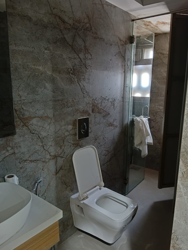 Bathroom, santacruz west 4 Bedroom 3500 Sq.Ft. Apartment In Santacruz West Mumbai 8070924