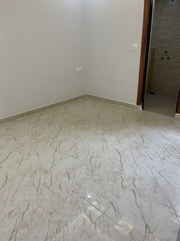 Room in 3 BHK Apartment at Migsun Ultimo, Omicron Iii Greater Noida – for Sale