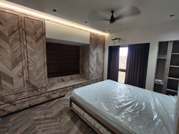 Bedroom in 3.5 BHK Apartment at Siddharth Heights, Wanowrie – for Rent