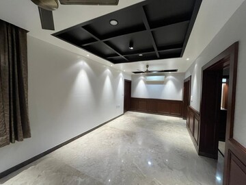 Room in 4 BHK Apartment at Vasant Kunj – for Sale