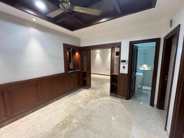 Room in 4 BHK Apartment at Vasant Kunj – for Sale