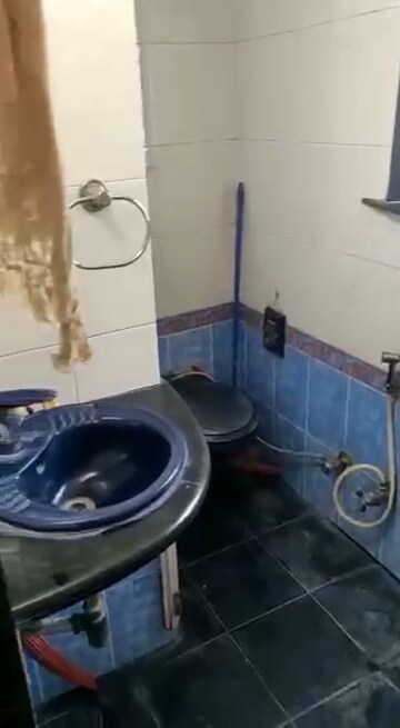Master Bedroom in 2 BHK Apartment at Andheri East – for Rent