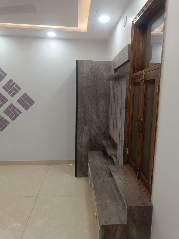 Room, burari 3 Bedroom 110 Sq.Yd. Builder Floor In Burari Delhi 8071144