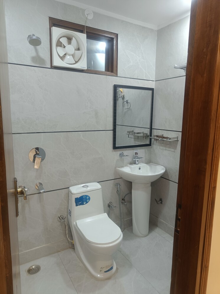 Bathroom, burari 3 Bedroom 110 Sq.Yd. Builder Floor In Burari Delhi 8071144