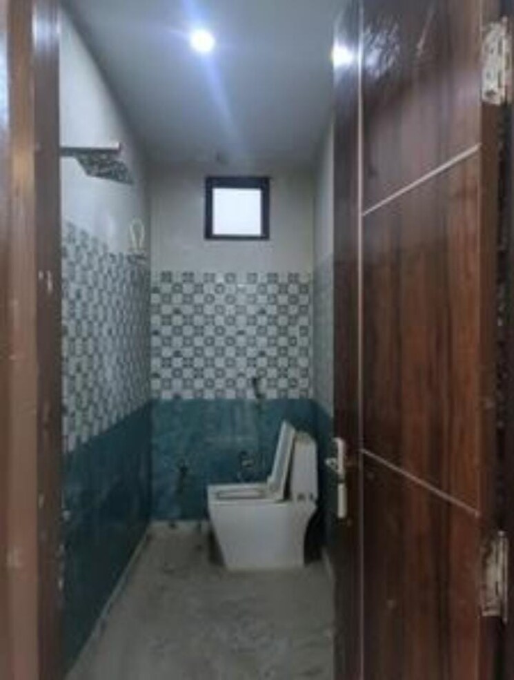 undefined, burari Commercial Warehouse 115 Sq.Yd. In Burari Delhi 8071192