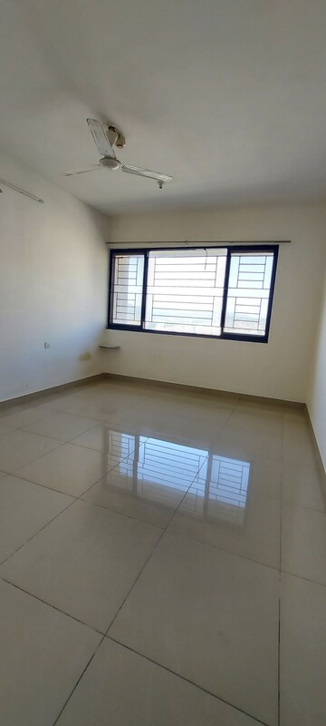 Room in 2.5 BHK Apartment at Nanded Lalit, Sinhagad Road – for Rent