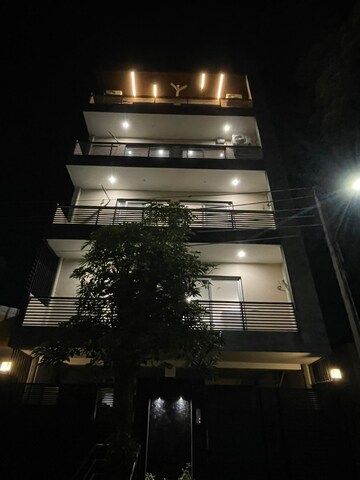 Furnished Amenities in Studio Builder Floor at Sushant Tower, Sector 56 – for Rent
