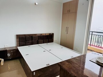 Room in 3 BHK Apartment at Oro Element, Jankipuram Extension – for Rent