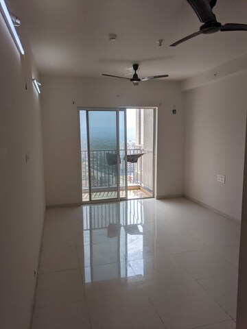 Room in 2 BHK Apartment at Godrej Hillside, Mahalunge – for Rent