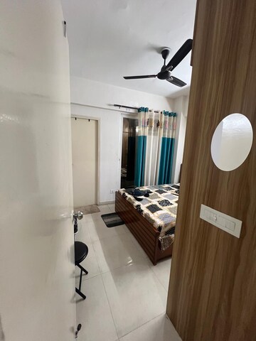 Room in 2 BHK Apartment at Signature Global City, Sector 37d – for Rent