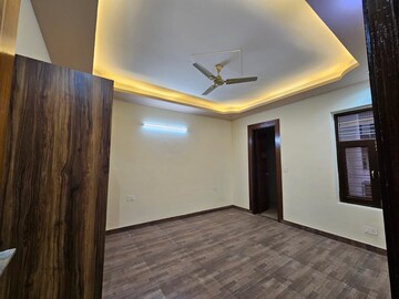 Room in 4 BHK Builder Floor at Sector 43 – for Rent