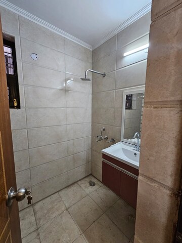 Bathroom in 4 BHK Builder Floor at Sector 43 – for Rent