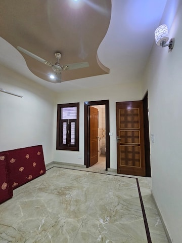 Room in 4 BHK Builder Floor at Sector 43 – for Rent