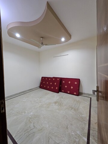 Room in 4 BHK Builder Floor at Sector 43 – for Rent