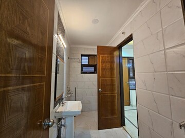 Bathroom in 4 BHK Builder Floor at Sector 43 – for Rent