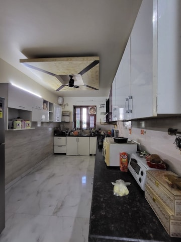 Kitchen in 3 BHK Builder Floor at Sector 43 – for Rent