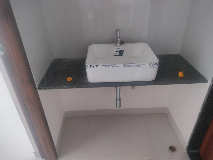 Bathroom, parklane-lifeseasons 2 Bedroom 925 Sq.Ft. Apartment In Dhanori Pune 8071463