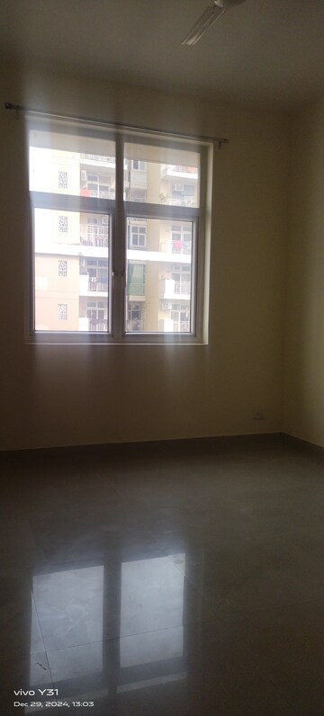 Room in 2 BHK Apartment at Sector 16c Greater Noida – for Sale